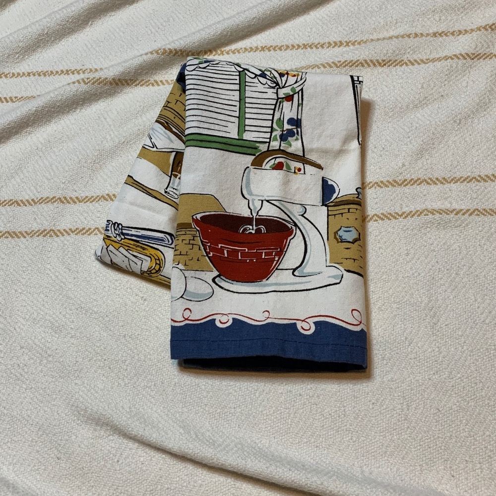 Longaberger Retro Kitchen Hand Towel with Blue Border - Picture 3 of 10